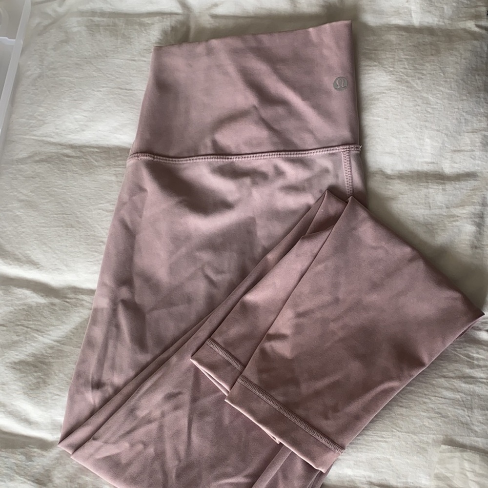 🌼Lululemon Wunder Under • 10 •